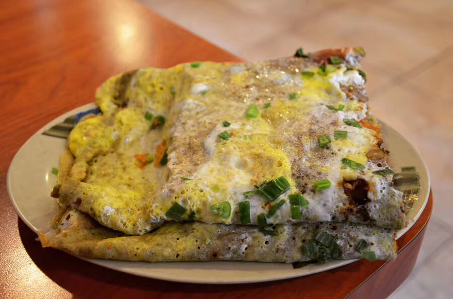Folded jianbing guozi Beijing breakfast crepe