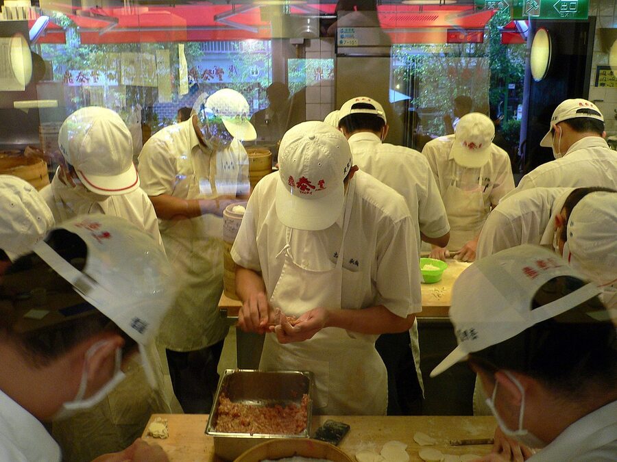 Dumpling chefs making xiao long bao behind glass at Din Tai Fung in Taiwan