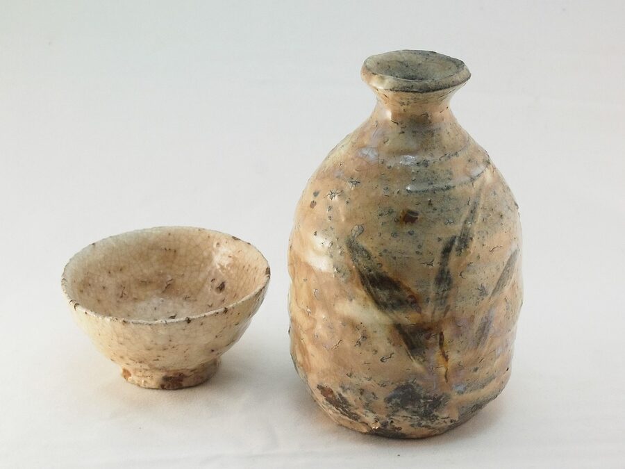 Sake cup and bottle pottery set