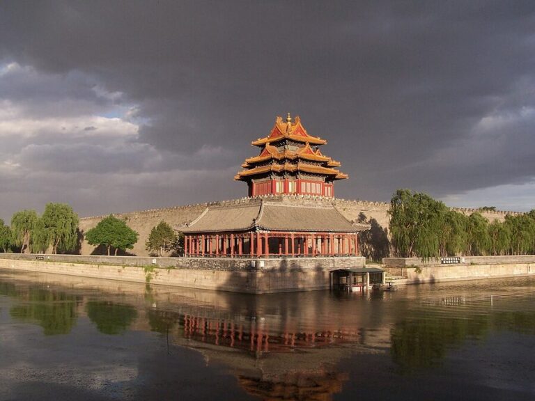 The Forbidden City: How to Walk a 600-Year Palace Without Hating the Crowds