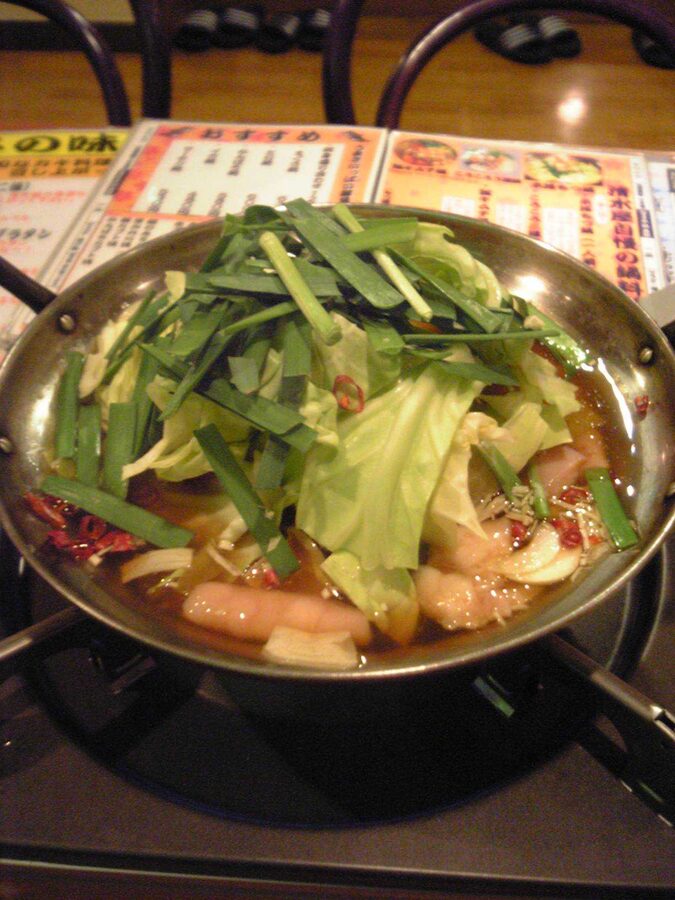 Hakata motsunabe offal hotpot with cabbage and garlic