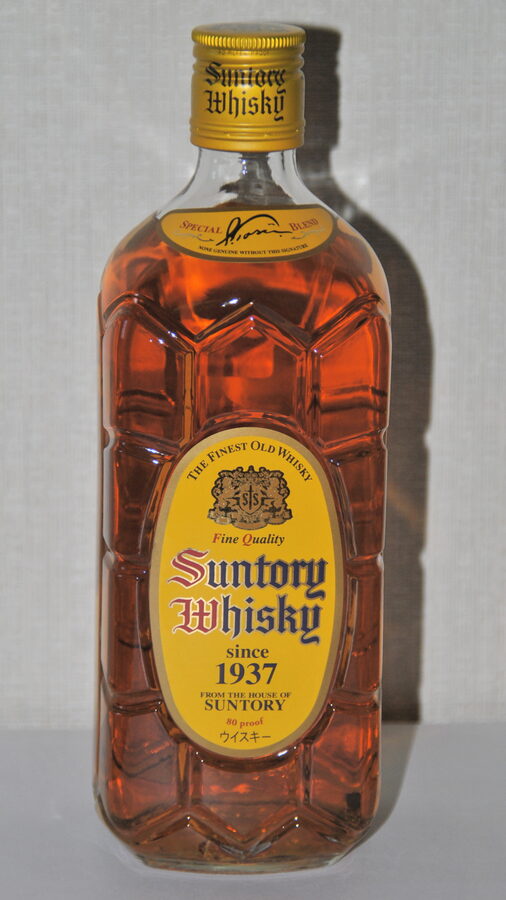 Suntory Kakubin yellow-label whisky bottle