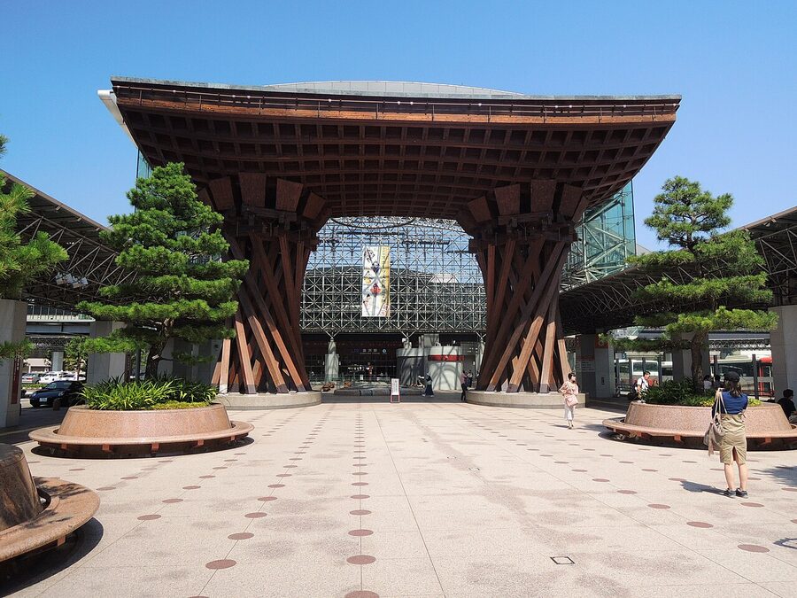 Tsuzumi-mon drum gate at Kanazawa Station east entrance