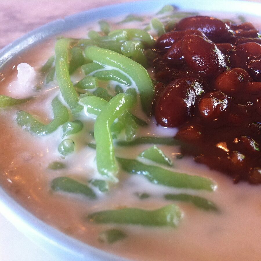 Bowl of Penang cendol with green rice flour noodles and shaved ice