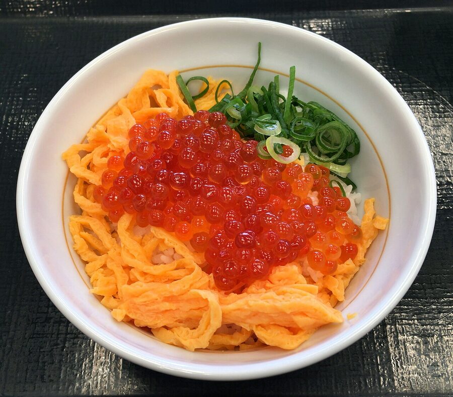 Tsukko meshi ikura don overflowing salmon roe bowl
