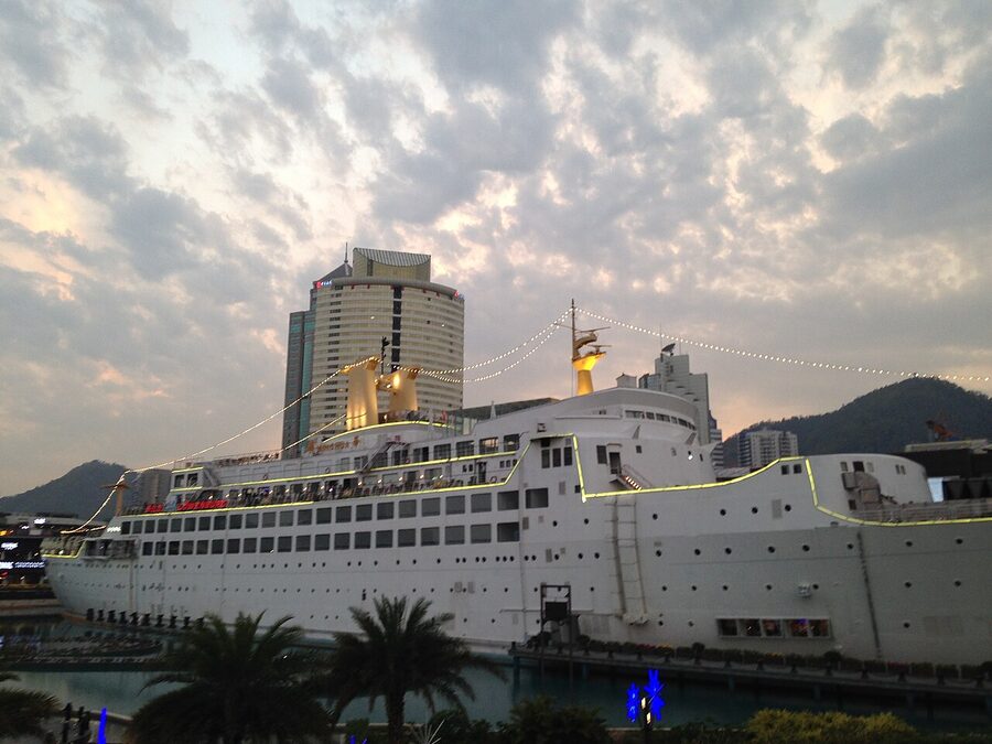 Minghua Ship at Sea World Shekou at dusk