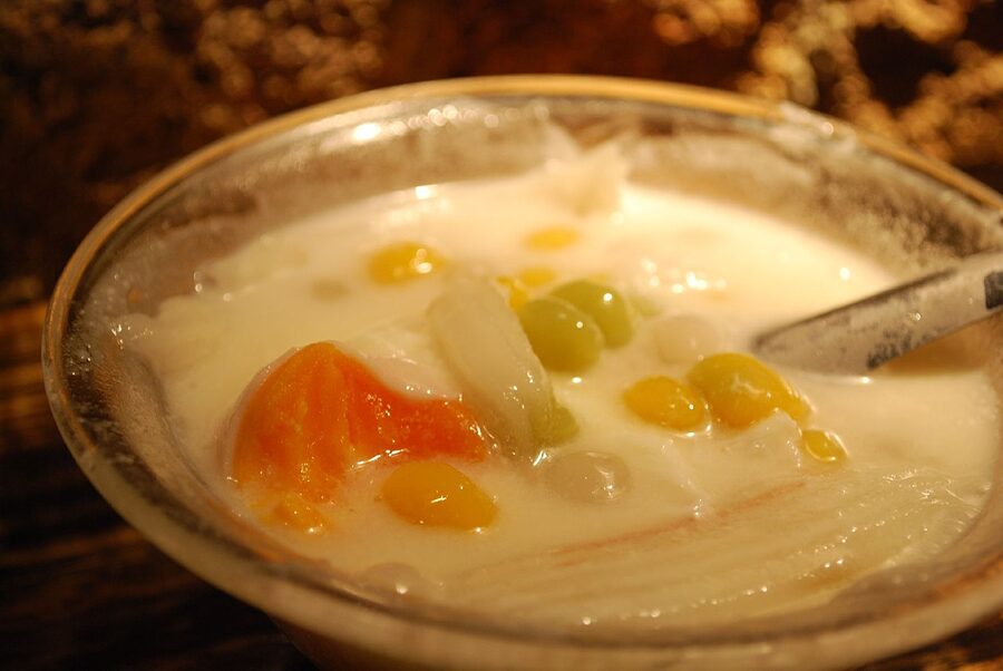 Bua loi Thai sweet glutinous rice dumplings in coconut milk