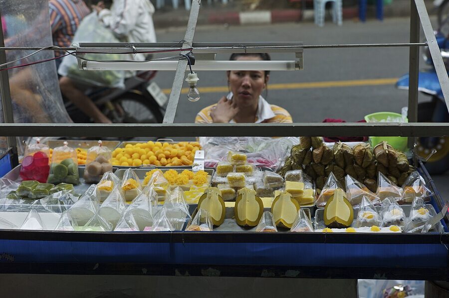 A Thai sweets vendor selling dessert platters in Bangkok