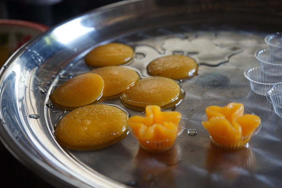 Thong yip, the Thai egg-yolk cup dessert with Portuguese roots