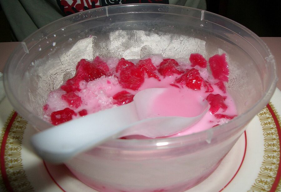 Tub tim krob crispy rubies Thai dessert in coconut milk