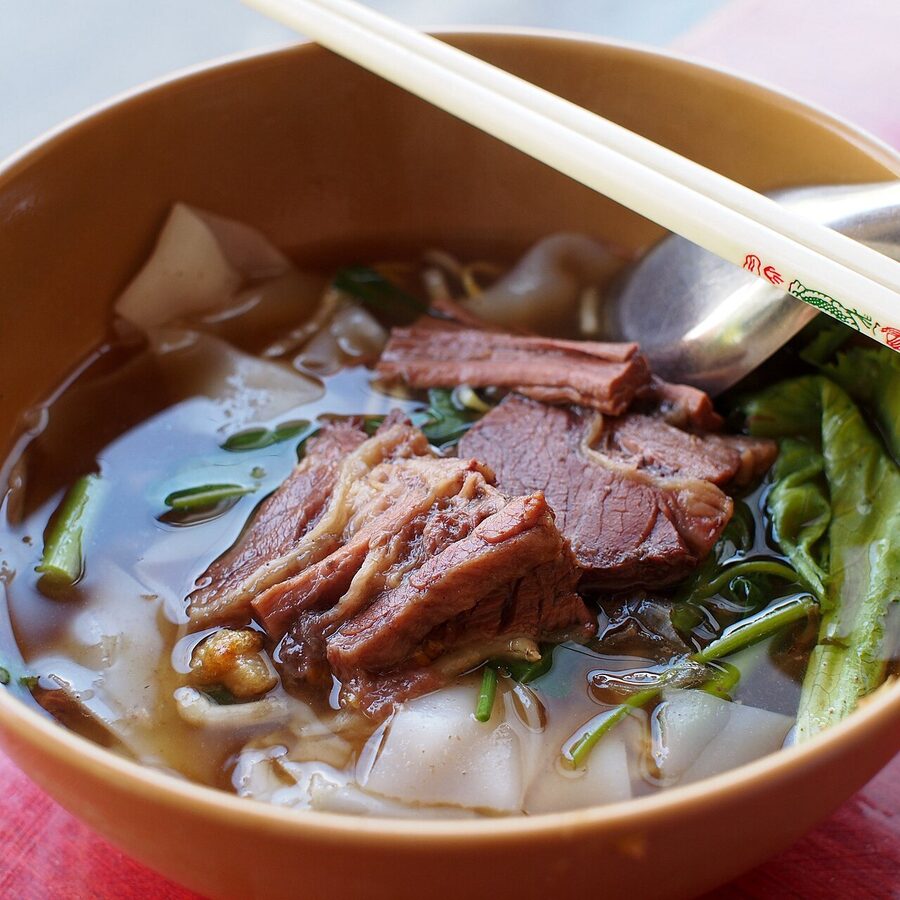 Kuaitiao nuea pueay Thai beef noodle bowl