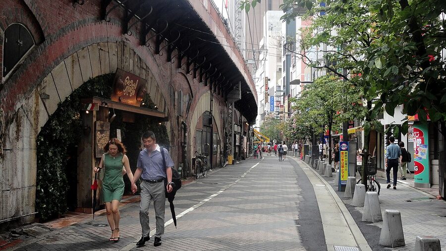 Yurakucho gado-shita on a weekday evening
